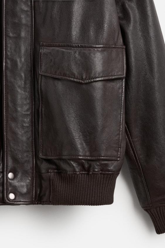 JAQUETA DE COURO COM BOLSOS