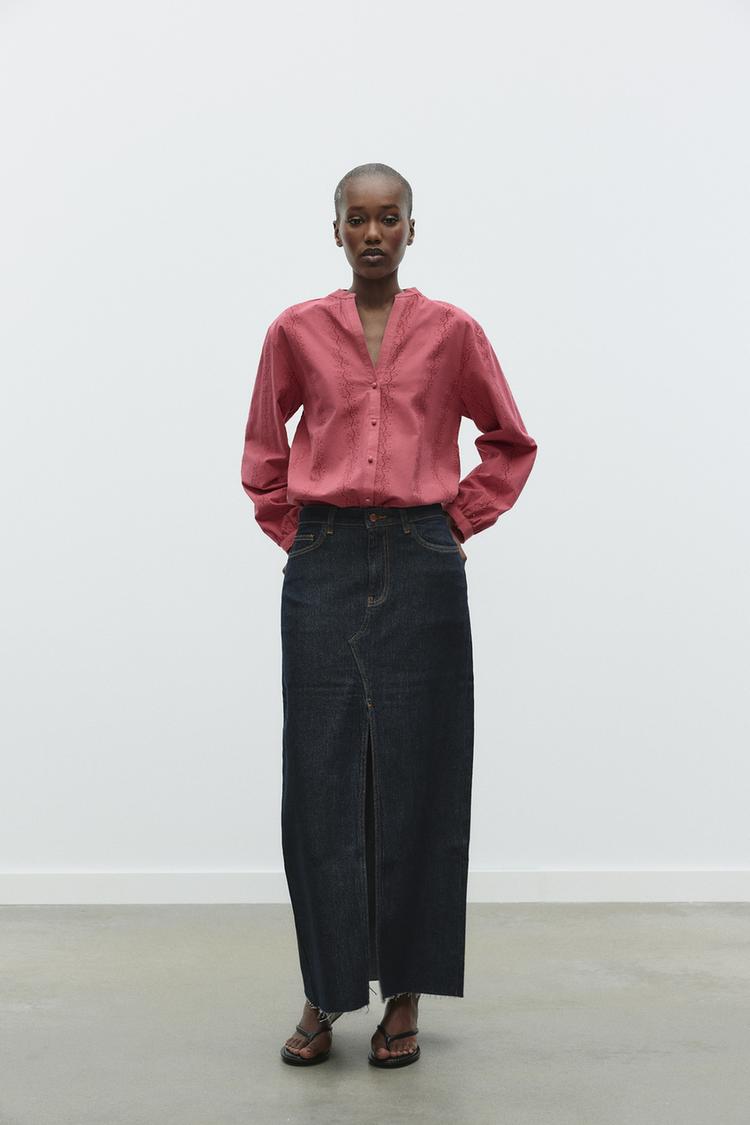 BLUSA COM BORDADOS BORDADOS