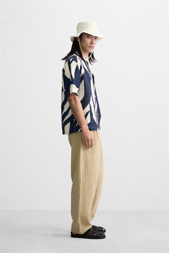 CAMISA COM ESTAMPA ABSTRACTA