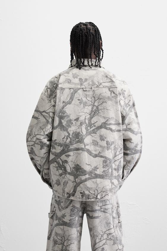 CAMISA LARGA COM ESTAMPADO ABSTRATO