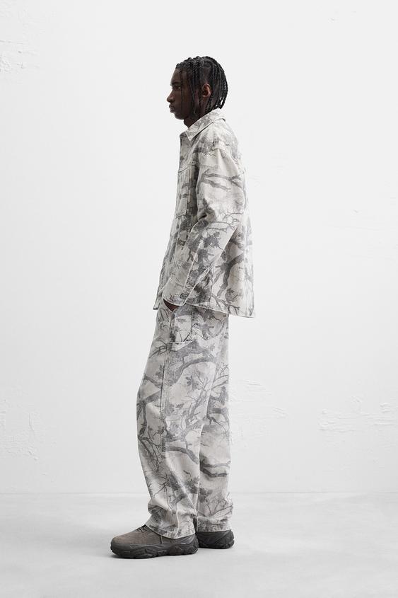 CAMISA LARGA COM ESTAMPADO ABSTRATO