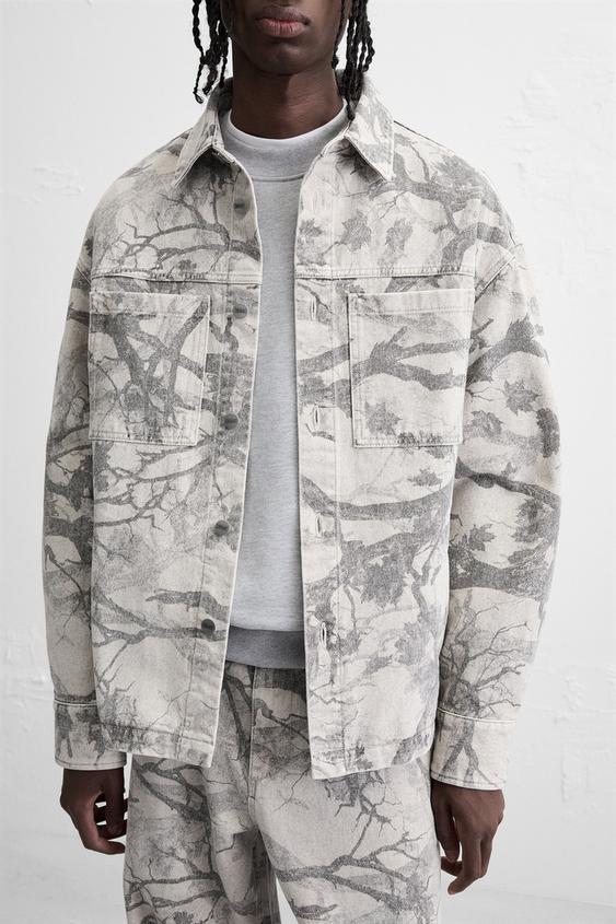 CAMISA LARGA COM ESTAMPADO ABSTRATO