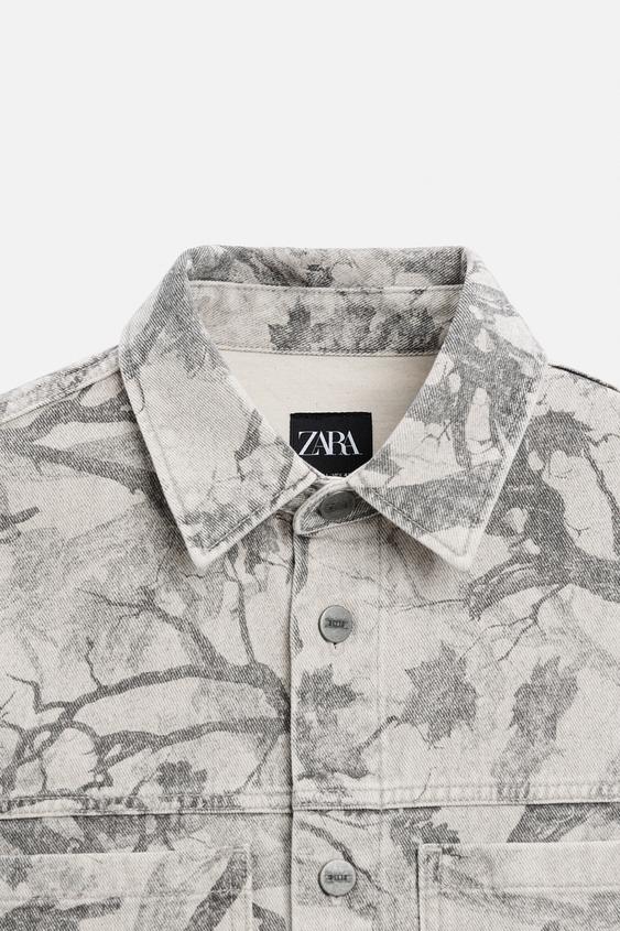 CAMISA LARGA COM ESTAMPADO ABSTRATO