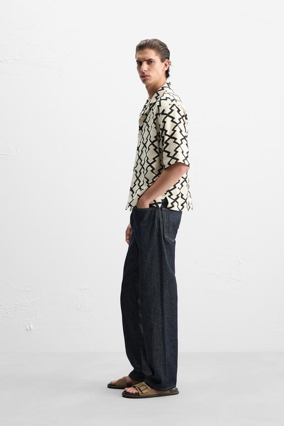 CAMISA COMPRIDA COM ESTAMPA GEOMÉTRICA