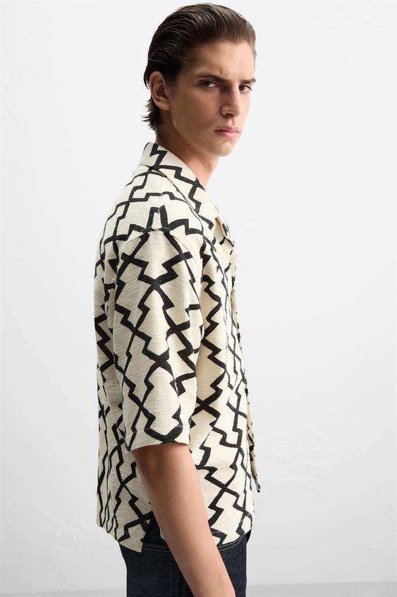 CAMISA COMPRIDA COM ESTAMPA GEOMÉTRICA