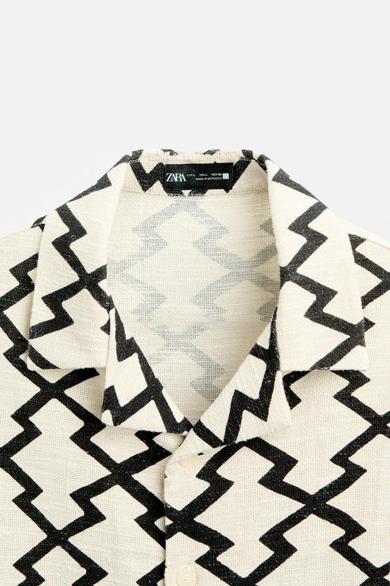 CAMISA COMPRIDA COM ESTAMPA GEOMÉTRICA
