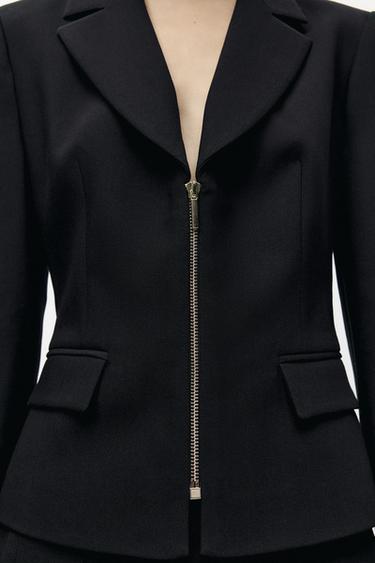 BLAZER COM OMBREIRAS E ZÍPER