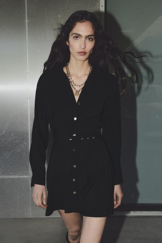 VESTIDO CURTO DE CREPE COM CINTO