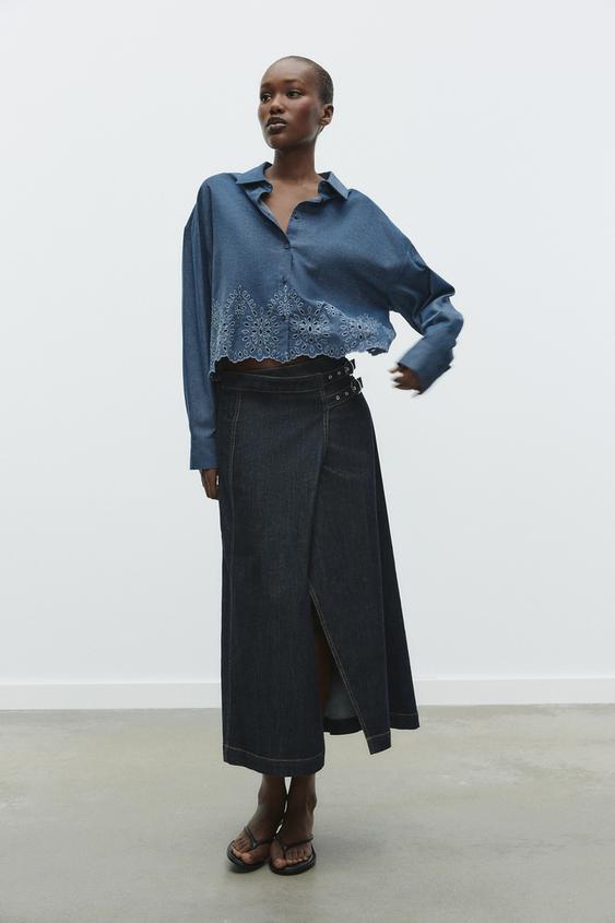 CAMISA CROPPED COM BORDADOS PERFURADOS