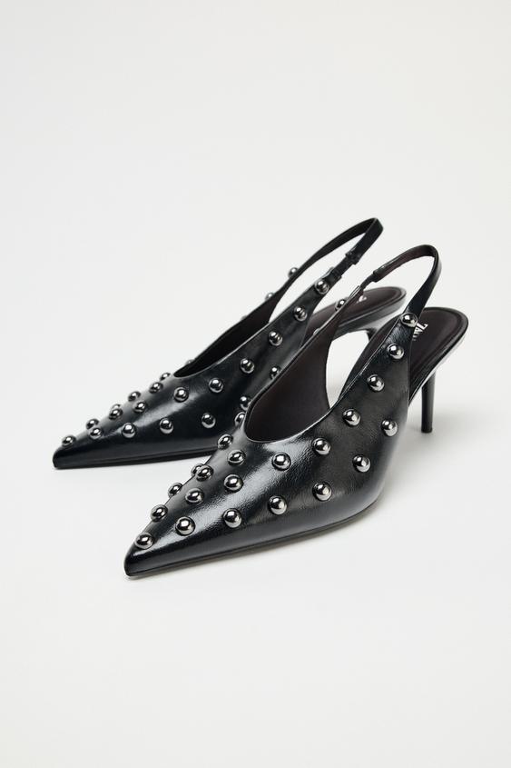 SAPATO MULE COM TACHAS