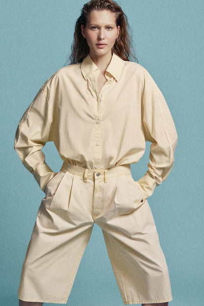 CAMISA COMPRIDA COM DEBRUM EM CONTRASTE MULTIPOSIÇÃO