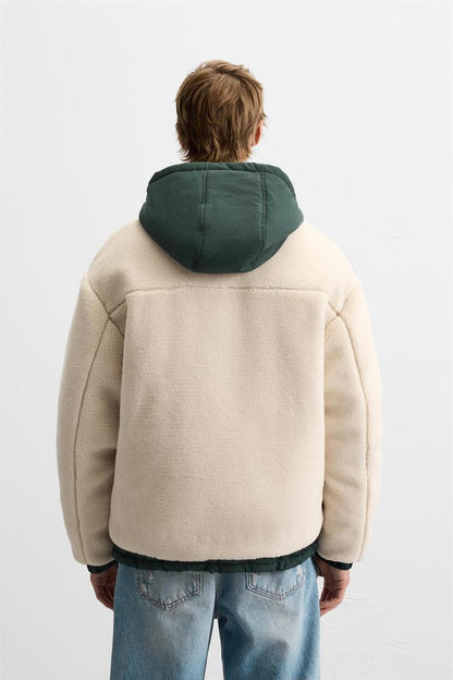 JAQUETA COM EFEITO DE PELO ENCARACOLADO COMBINADO