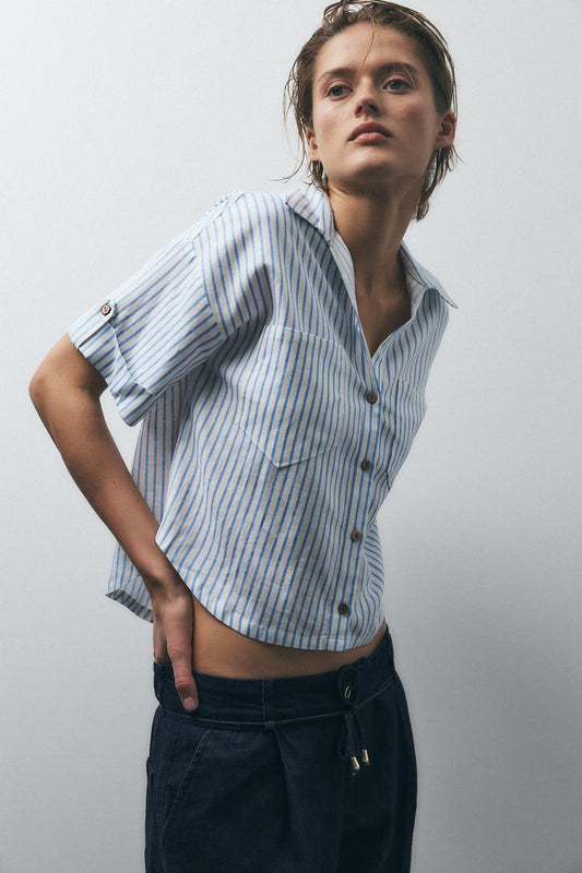 CAMISA COM LISTRAS E BOLSOS