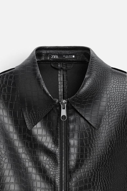 CAMISA LARGA EM POLIURETANO GRAVADO