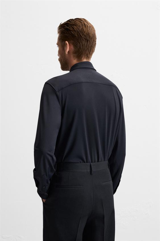 CAMISA ELÁSTICA COM TEXTURA