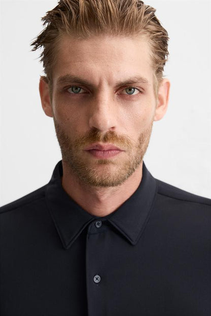 CAMISA ELÁSTICA COM TEXTURA