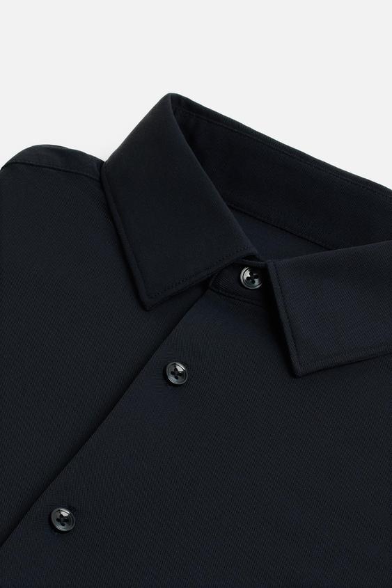 CAMISA ELÁSTICA COM TEXTURA