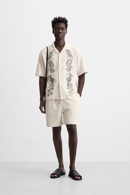 CAMISA COM TEXTURA E BORDADOS