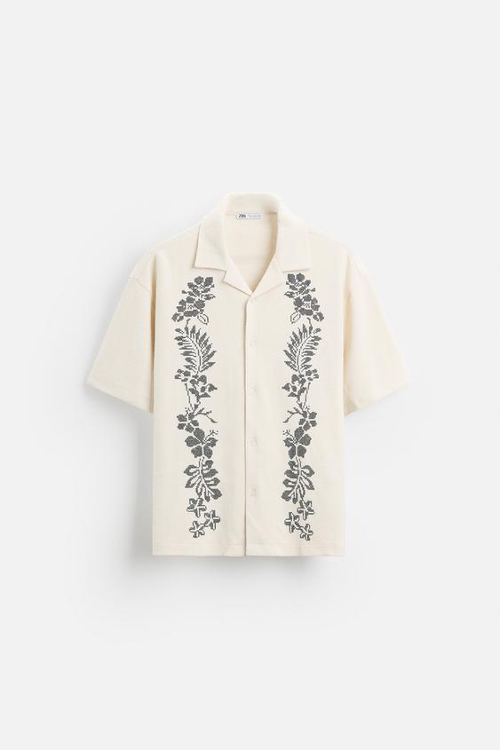 CAMISA COM TEXTURA E BORDADOS