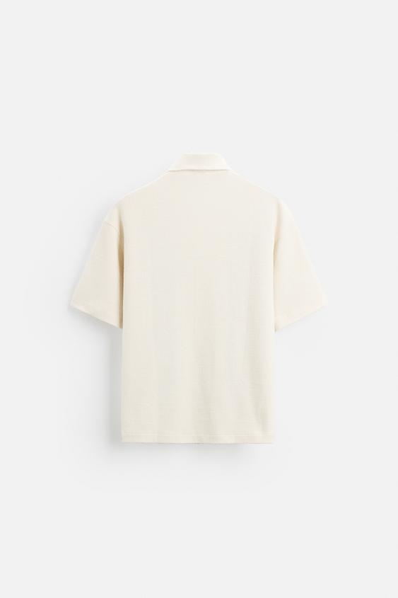 CAMISA COM TEXTURA E BORDADOS