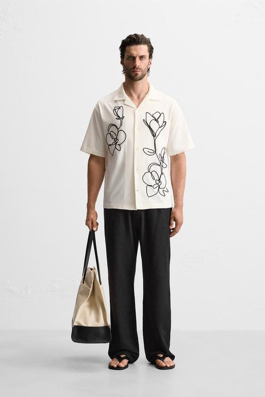 CAMISA COM ESTRUTURA E BORDADOS
