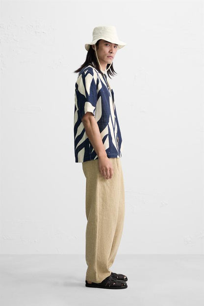 CAMISA COM ESTAMPA ABSTRACTA