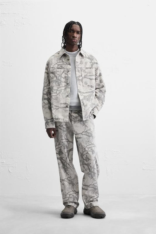 CAMISA LARGA COM ESTAMPADO ABSTRATO