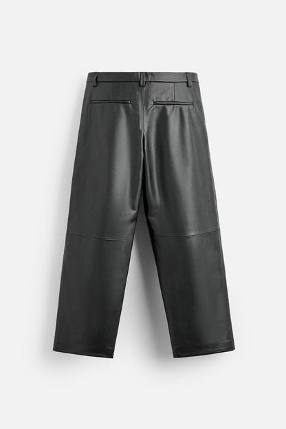 CALÇA DE POLIURETANO COM PREGAS