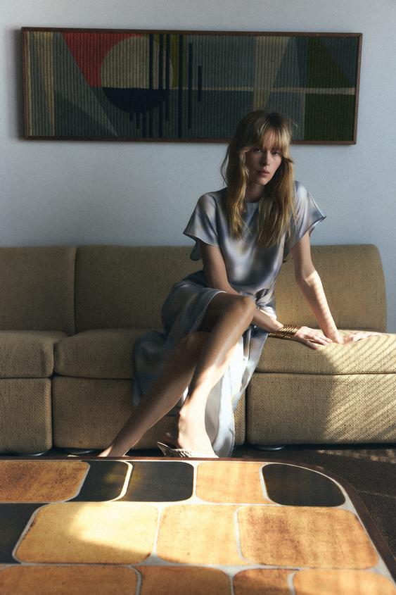 VESTIDO MIDI ACETINADO COM ESTAMPA TIE-DYE