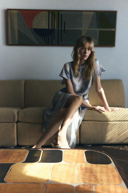 VESTIDO MIDI ACETINADO COM ESTAMPA TIE-DYE