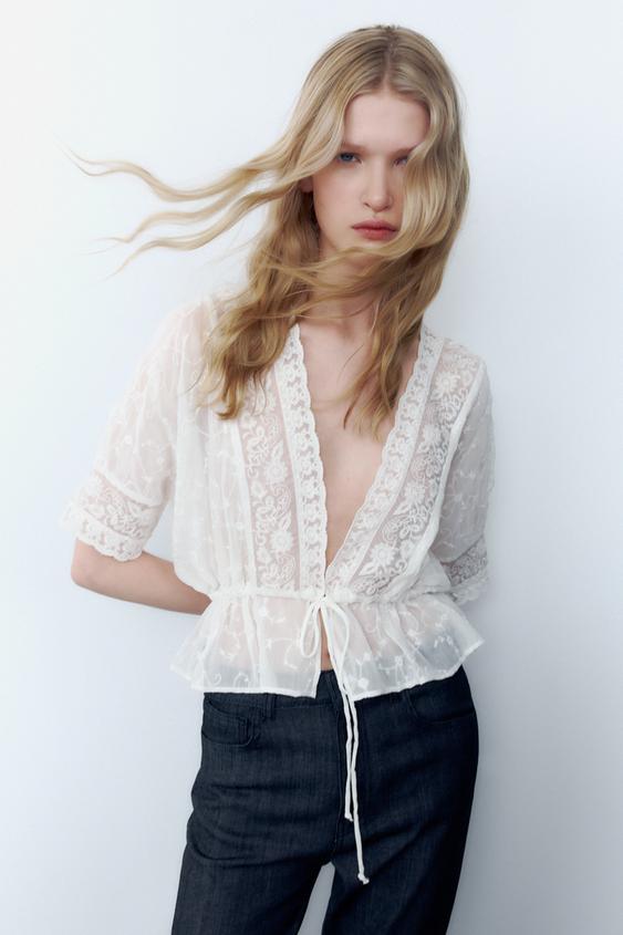 BLUSA DE GEORGETTE COM BORDADOS