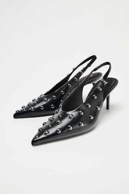 SAPATO MULE COM TACHAS