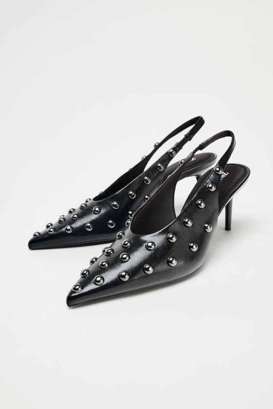 SAPATO MULE COM TACHAS